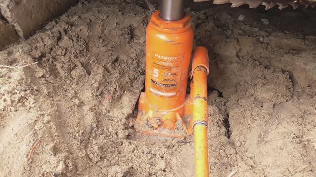 Дача. Подъем дома. Часть 3. Столбчатый фундамент. Октябрь 2025 г. смотреть онлайн