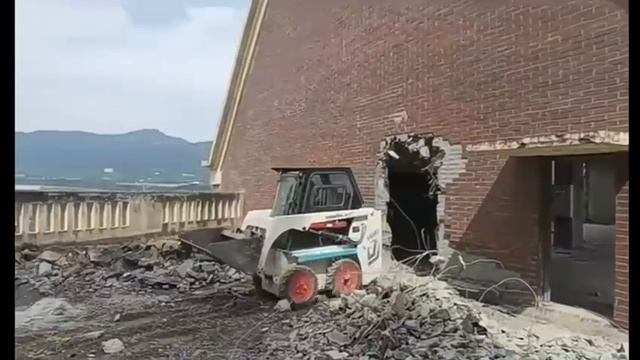 Мини-погрузчик Lonking  — это надежная и производительная техника