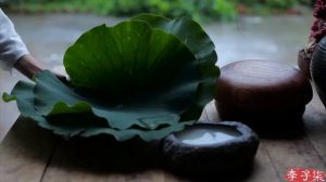 Жизнь девушки в китайской деревне.
Липкие свинные рёбрышки с рисом.