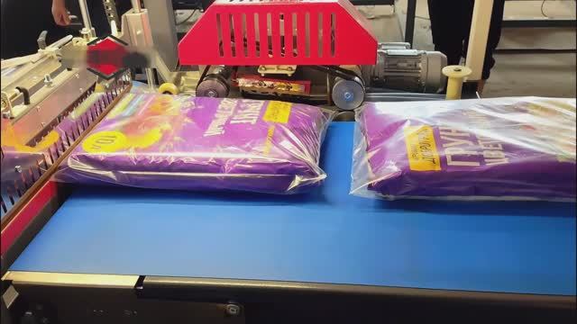 Автоматическая упаковка пакетов-мешков в пленку Полиэтилен (ПЭ) Термоупаковочная машина. смотреть онлайн