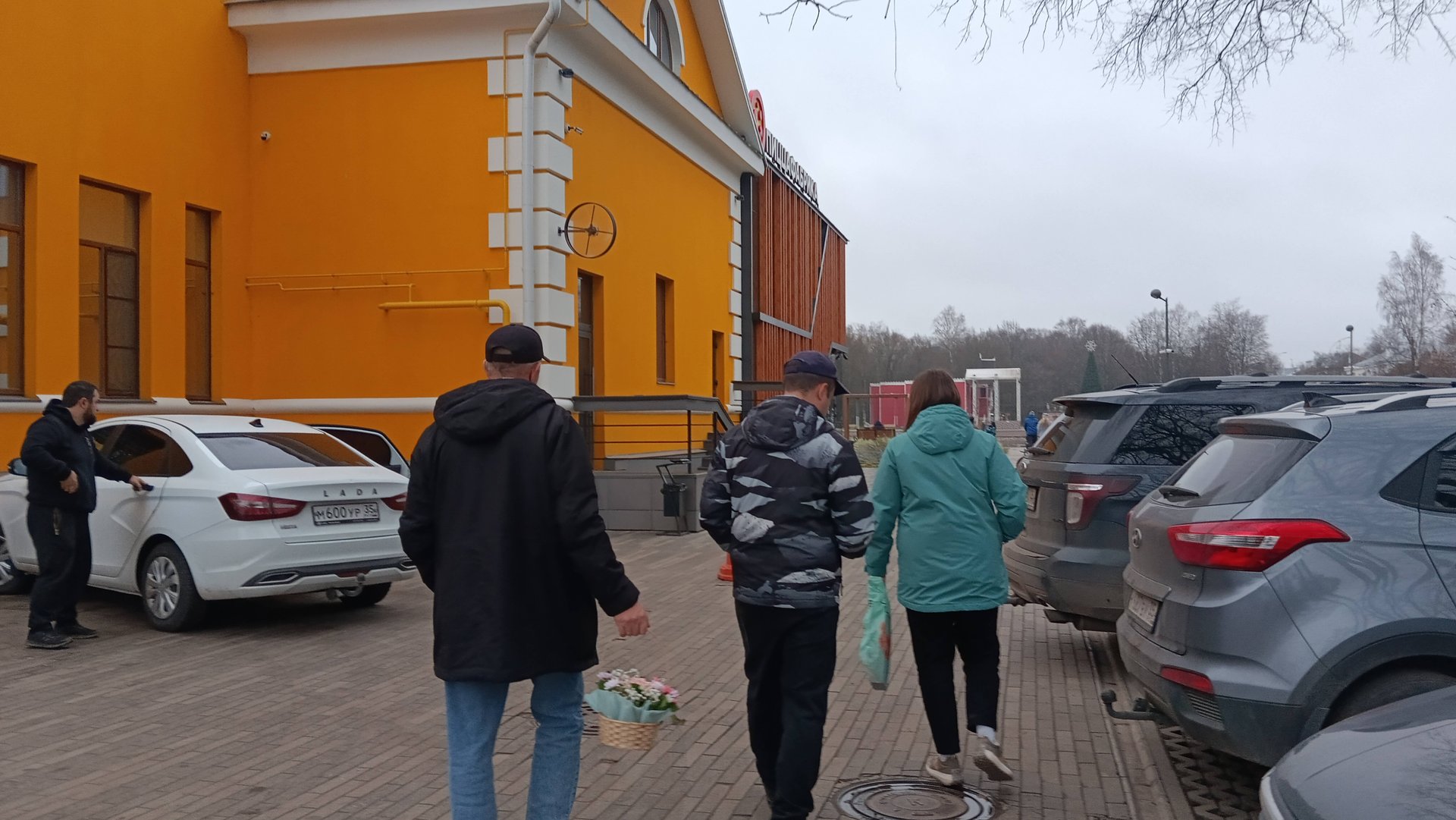 Будем жить до 100 лет 💯. Сходили в Пиццу Фабрику с детьми и Супругом. смотреть онлайн