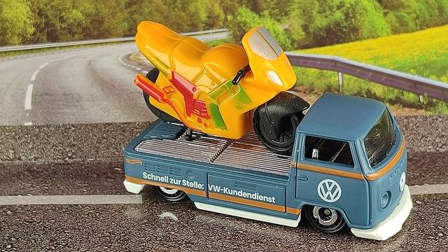 VOLKSWAGEN T2 И МОТОЦИКЛ смотреть онлайн