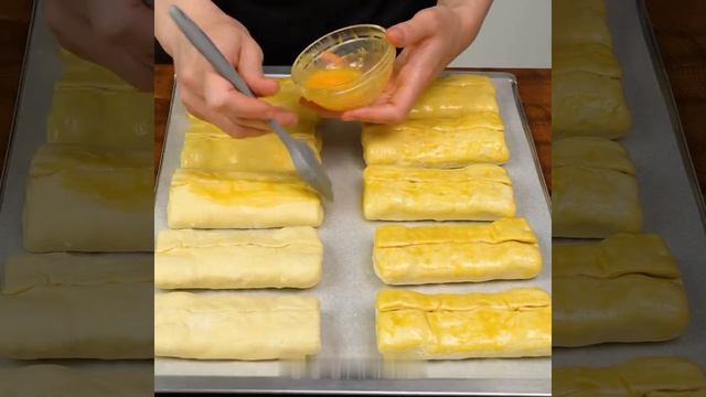 Колбаски в слоёном тесте.