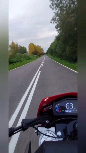 Мама я влюбился в её зеленые глаза. Мото прохват.