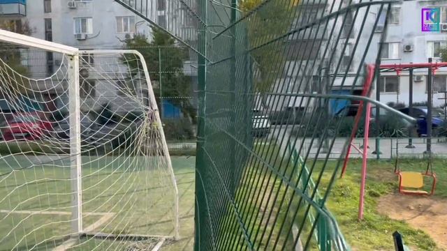 В Керчи вандалы орудуют на спортплощадках смотреть онлайн