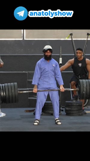 Борзые качки в ШОКЕ от уборщика 🤯