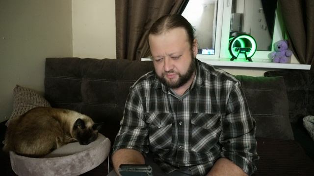 Как всегда в уютном маленьком домике читаю комментарии зрителей и отвечаю на вопросы смотреть онлайн