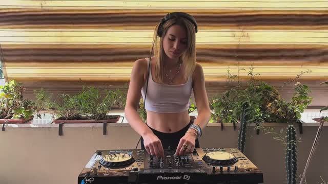 Gaiab Balcony Grooves (House Set) смотреть онлайн