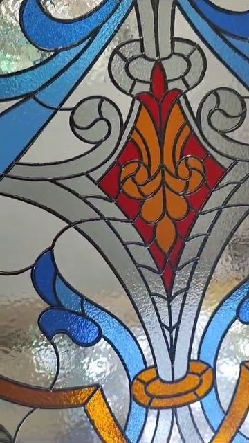 Фрагмент витража в технике Реалистик для окон лестничного пролета