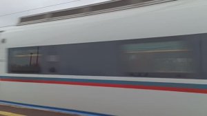 Сапсан пролетает на скорости 180 км/ч Обухово