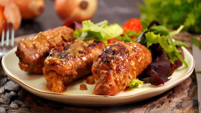 Мясные рулетики в вине. ПОЛЬСКИЕ ЗРАЗЫ С ЛУКОМ смотреть онлайн