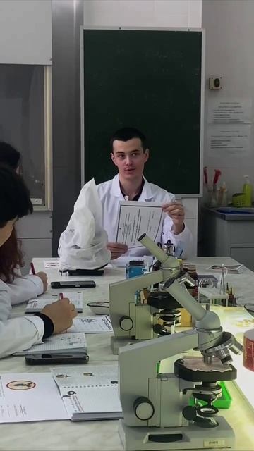 Абитуриенты выяснили, где прячутся бактерии и раскрыли дело о заражении кисломолочки🕵🏻 смотреть онлайн