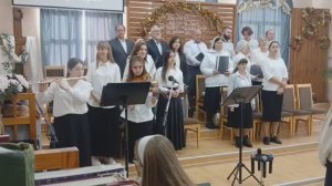 Славу оставив неба, к нам Иисус пришёл!