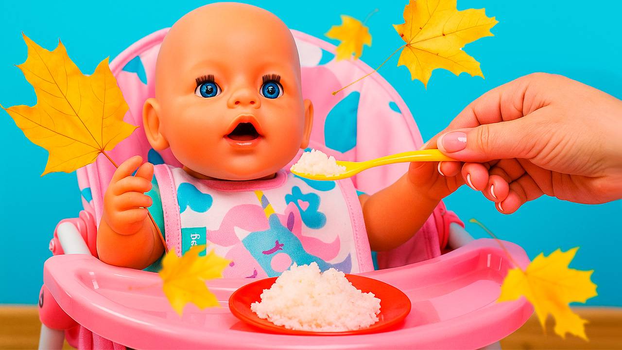 Кукла Эмили с мамой на осенней прогулке: дождик и обед дома! смотреть онлайн