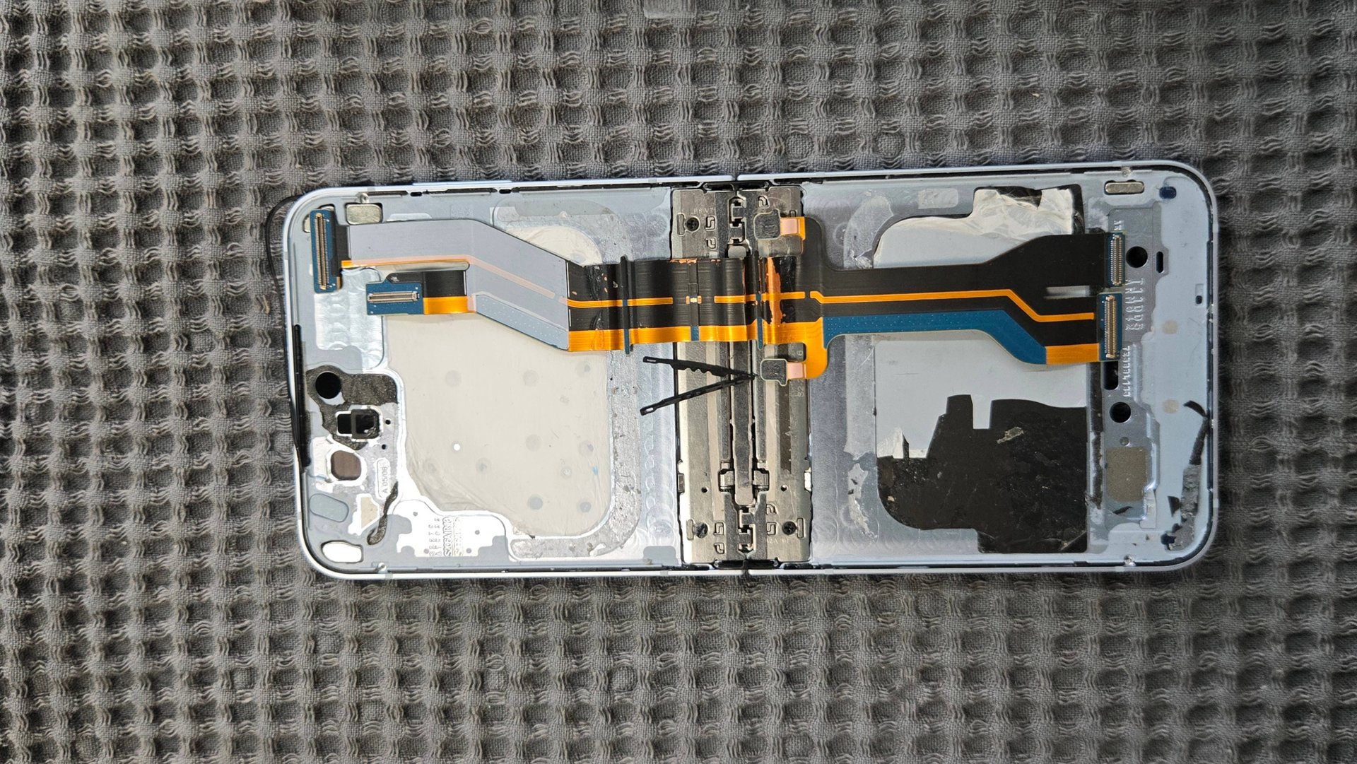 Samsung Galaxy Z  Flip6 ремонт восстановление замена дисплея (часть 1)