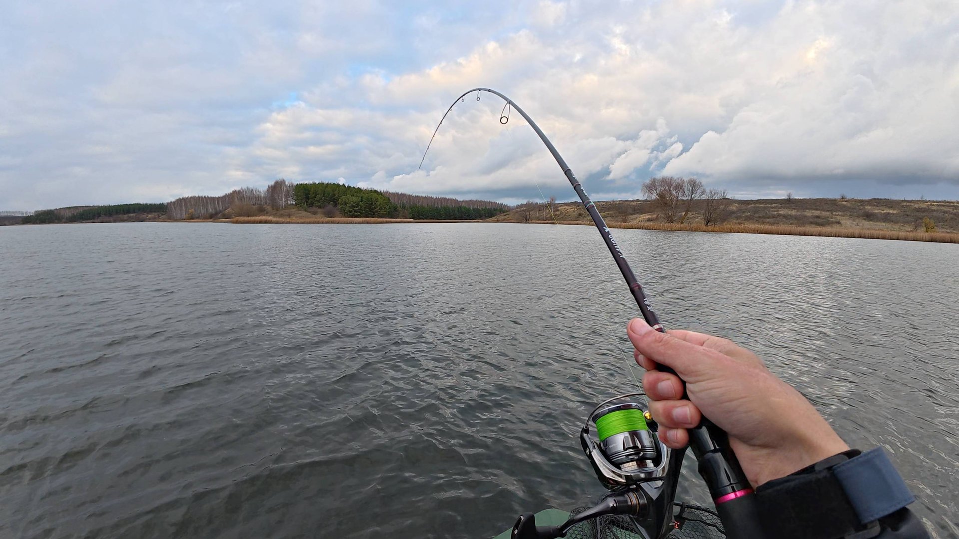 ЗАЦЕП ОЖИЛ И СНАСТИ НЕ ВЫДЕРЖИВАЮТ! Поседеть можно от такого! Рыбалка на спиннинг осенью.