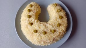 Новогодний салат Подкова, салат на Новый год Лошади