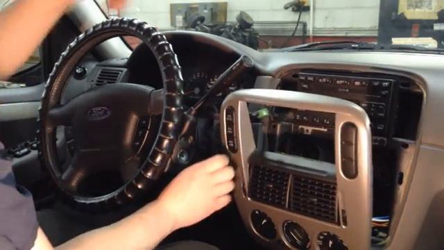 2002-2005 Ford Explorer Instrument Cluster Removal смотреть онлайн