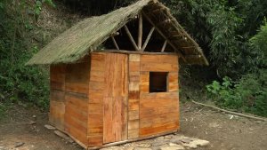 Строю бревенчатый домик в диком лесу. Бушкрафт