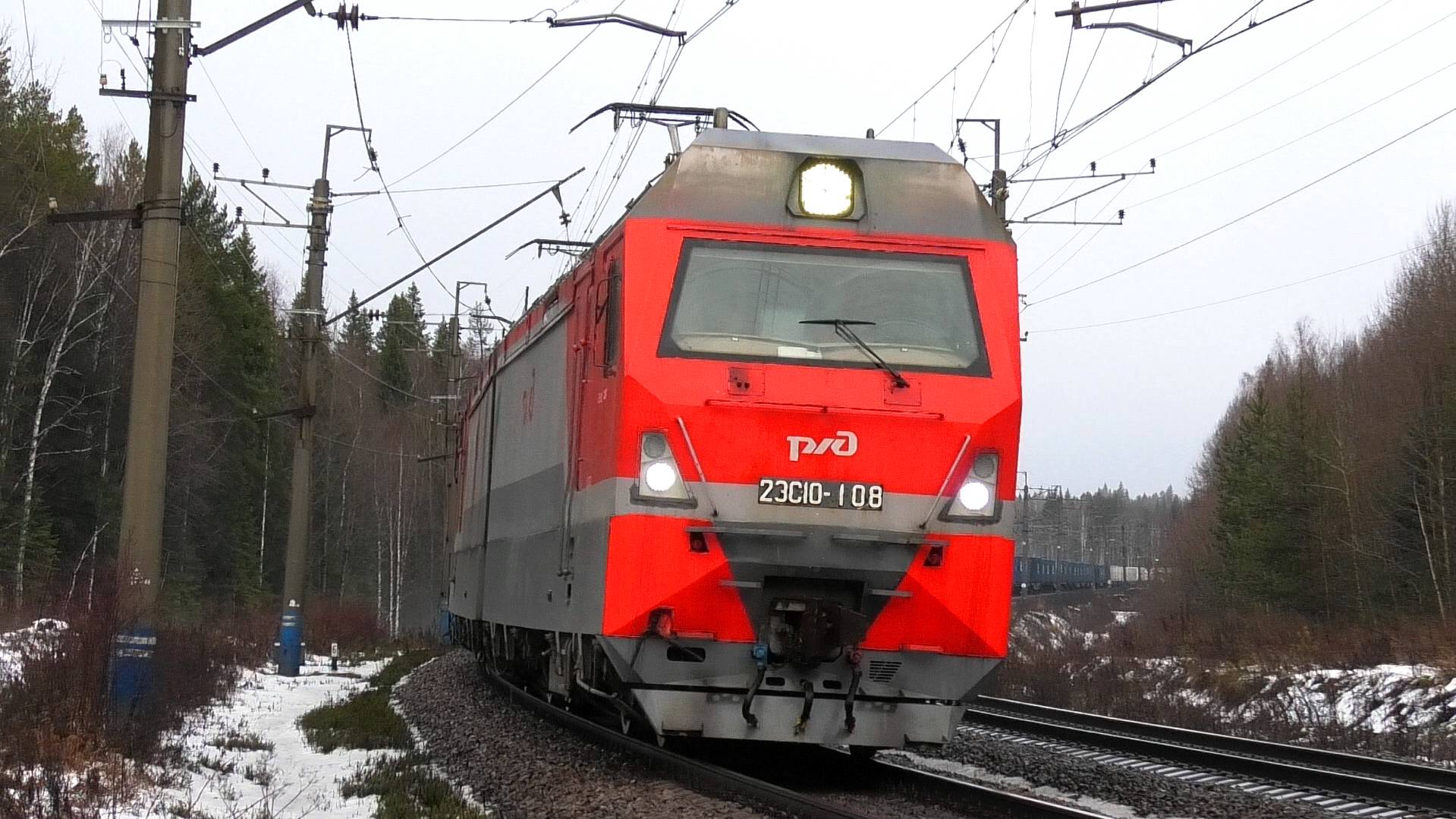 2ЭС10-108 "Гранит" с контейнерным грузовым поездом смотреть онлайн