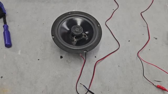 Как определить где плюс а где минус на динамике (колонке) или полярность на динамике (колонке)