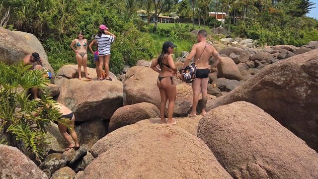 Чудо природы . Натуральные бассейны в Бразилии . Красотки в бикини загорают тут смотреть онлайн