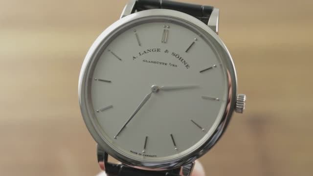 Обзор на русском часов A. Lange & Sohne Saxonia Thin (211.026)