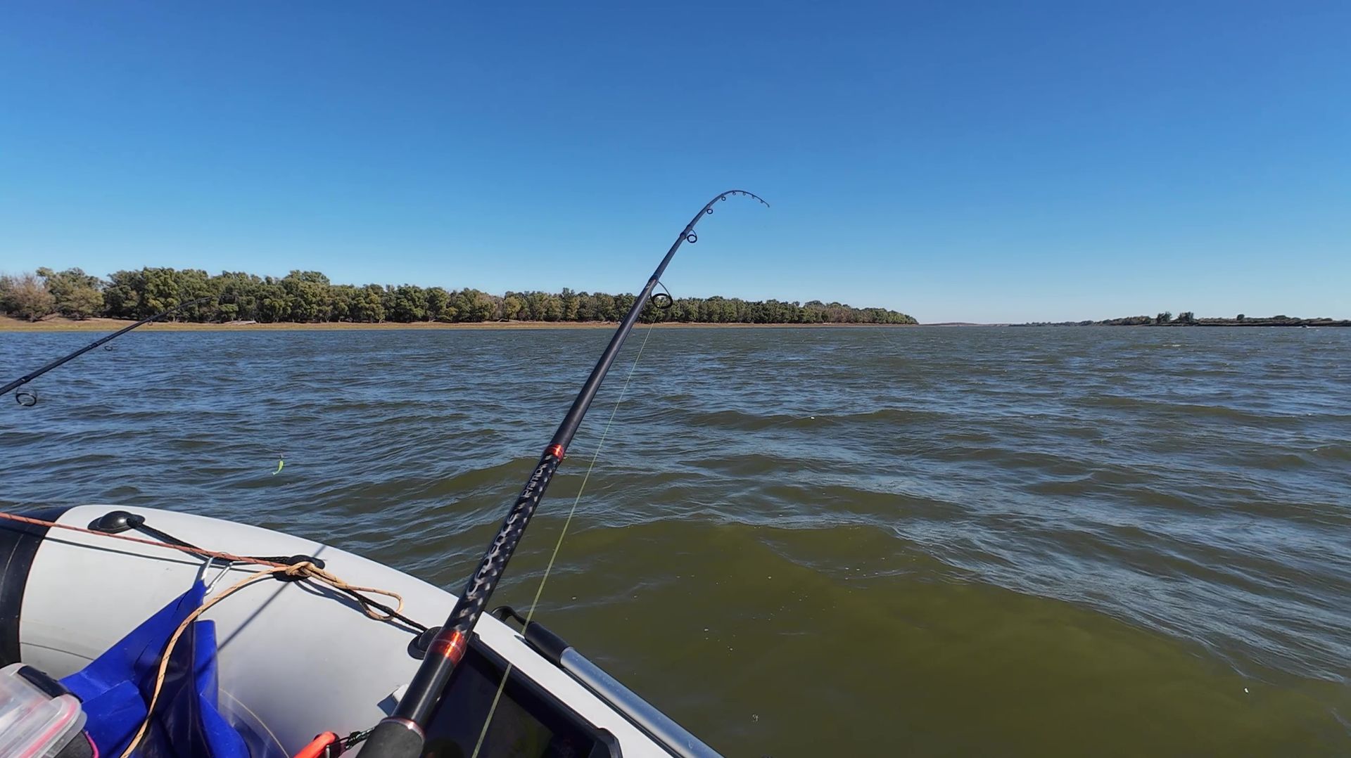 Эта приманка ловит всё! Ловля на спиннинг рыбалка осенью. смотреть онлайн