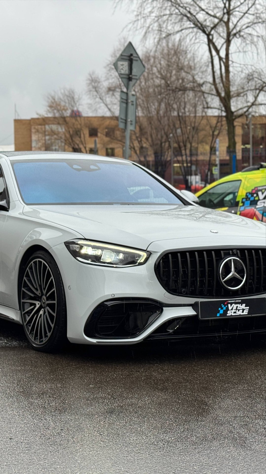 Mercedes S-class W223 - оклейка кузова белой полиуретановой пленкой смотреть онлайн