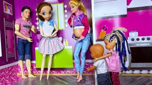 КУДА УХОДЯТ МАМА И ПАПА? 🧐 Куклы Барби Катя и Макс веселая семейка! Истории куклы в реальной жизни