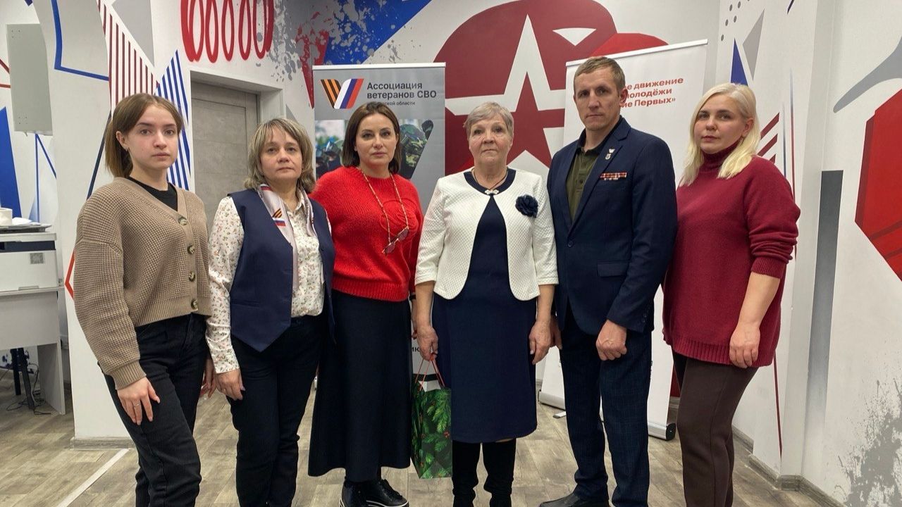 Орден Мужества, полученный посмертно, передали матери погибшего бойца смотреть онлайн