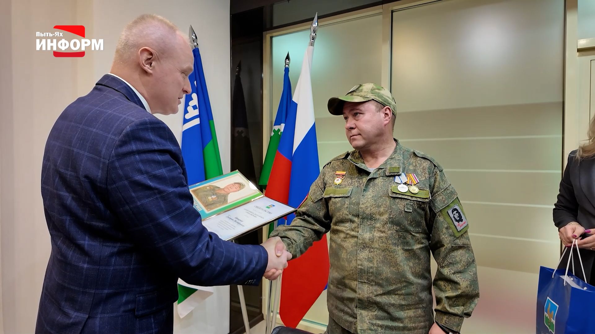 Отличившимся горожанам вручили свидетельства о занесении на Доску почёта смотреть онлайн