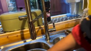 255. Гуляем в валлийской деревне, Томас болеет за Ростов, Приехал Оливер, готовлю курицу с рисом.