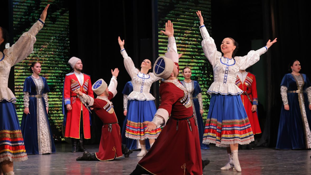 Казачий ансамбль песни и пляски «Вольная степь» в Международном Доме музыки.