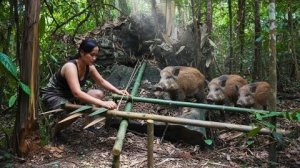 Девушка делает ловушку для дикого кабана, из бамбука и верёвки.