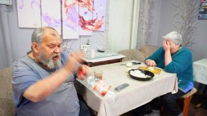 Василич дал ответ жене почему ему можно есть всё Суп с клёцками кушаю С ягоды приготовили пюре