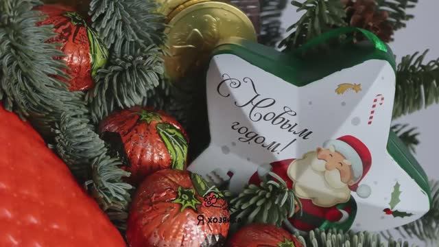 ПОСМОТРИ! Взяла конфеты и чай, сделала КРУТОЙ НОВОГОДНИЙ ПОДАРОК. Новогодний букет своими руками. смотреть онлайн