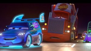 Мак засыпает и теряет Молнию Маквин! - "Тачки" отрывок из фильма