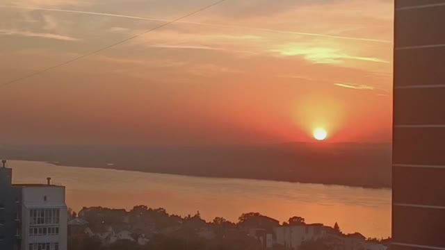 ДАРЮ ВАМ ОДИН ИЗ ЗАКАТОВ. ВОТ. ТАКИМ КРАСИВЫМ И НЕ ПОВТОРИМЫМ. НО ТАК БЫВАЕТ НЕ ВСЕГДА.... смотреть онлайн