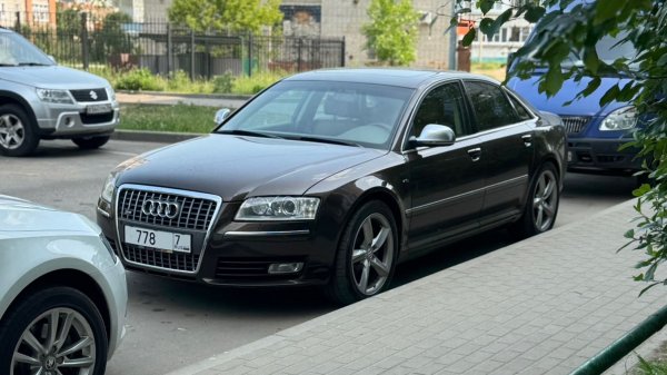 Audi S8 D3