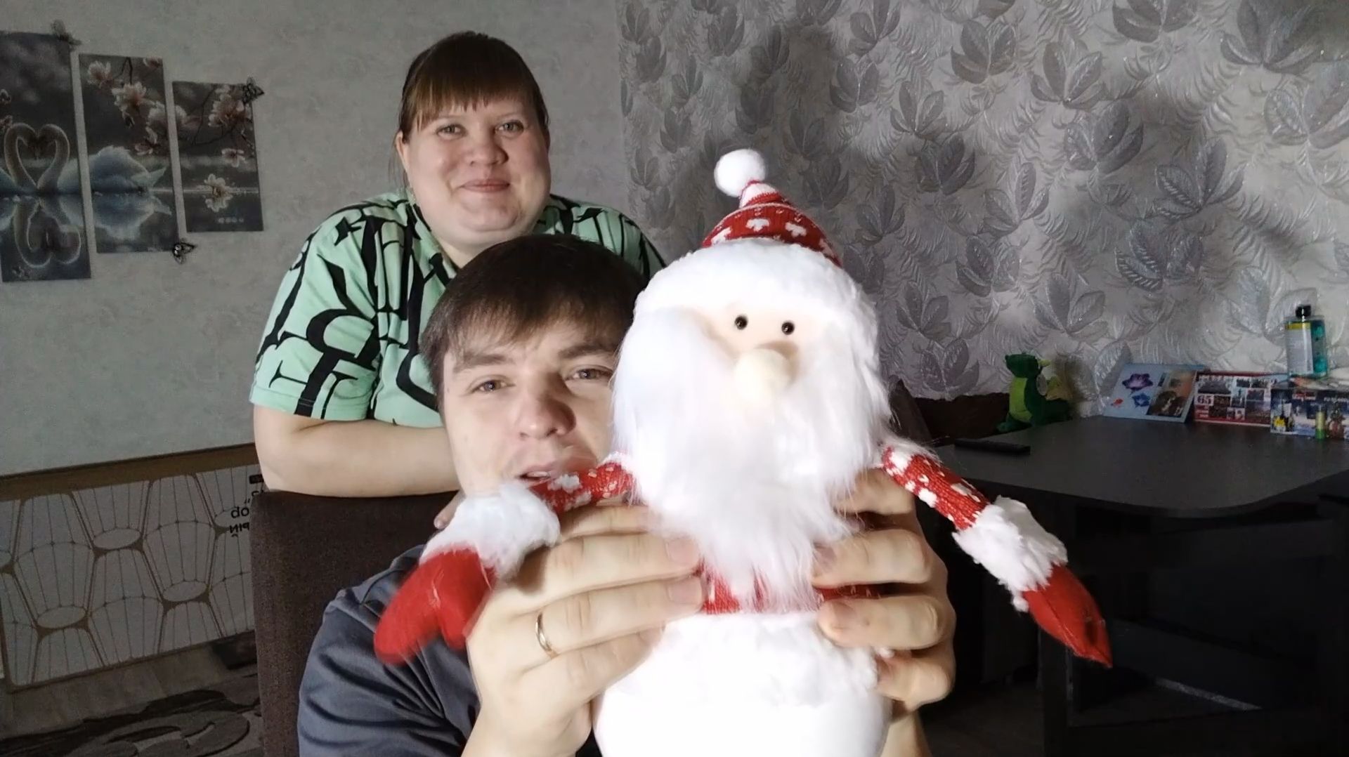 Весёлая Семейка 45 / ЧИТАЮ И ОТВЕЧАЮ НА ВАШИ КОММЕНТАРИИ смотреть онлайн