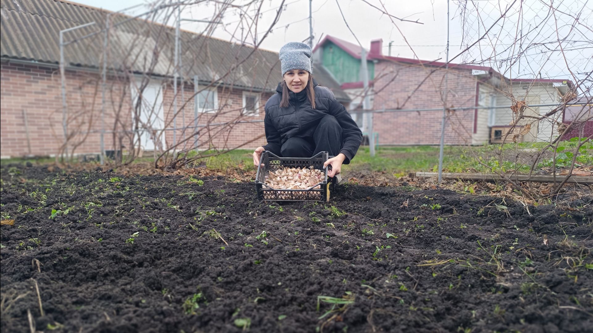 ВЕРНУЛАСЬ В РОССИЮ/РАЗБИРАЕМ МЕБЕЛЬ,БОЛЬШИЕ ПЕРЕМЕНЫ/САЖАЮ ЧЕСНОК/ смотреть онлайн