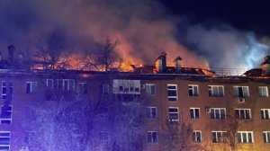 Огромный пожар в Оренбурге: вспыхнула крыша жилого дома, более 200 человек эвакуировано