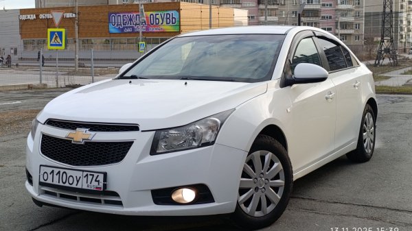 Обзор автомобиля CHEVROLET CRUZE год 2012