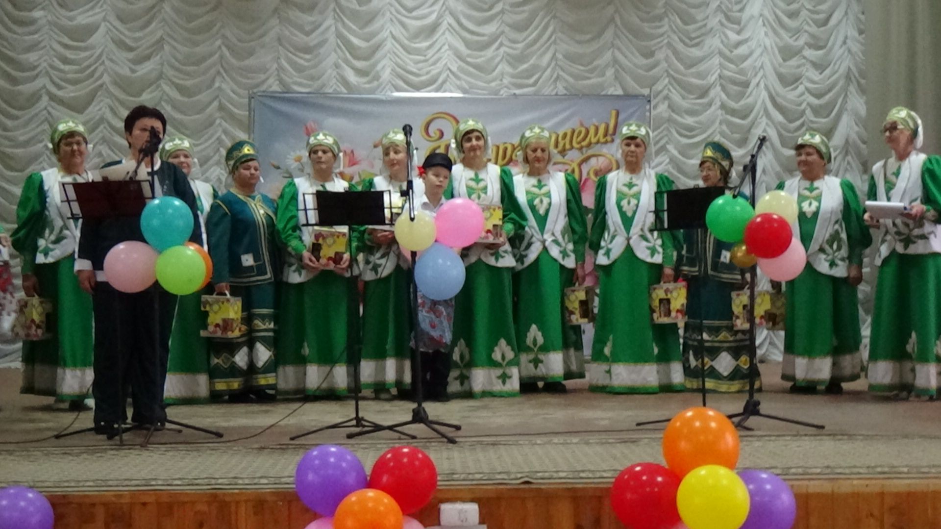 скачать топ 10 песен которые ищут все основные праздники в России 2026 смотреть онлайн