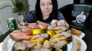 Мукбанг Скумбрия х/к, балык горбуши, картошечка в мундире, овощи. Ем и болтаю на камеру!