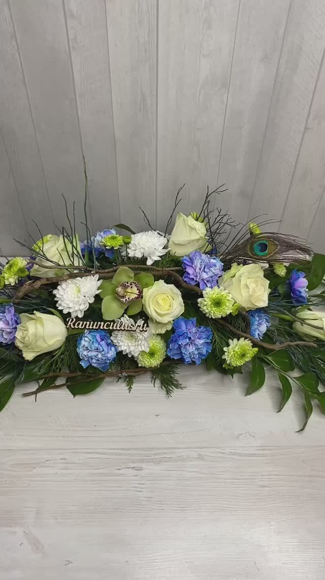 Композиция на стол из роз и гвоздик смотреть онлайн