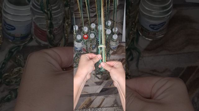 Как подвязать основу на бутылки. Ткачество.