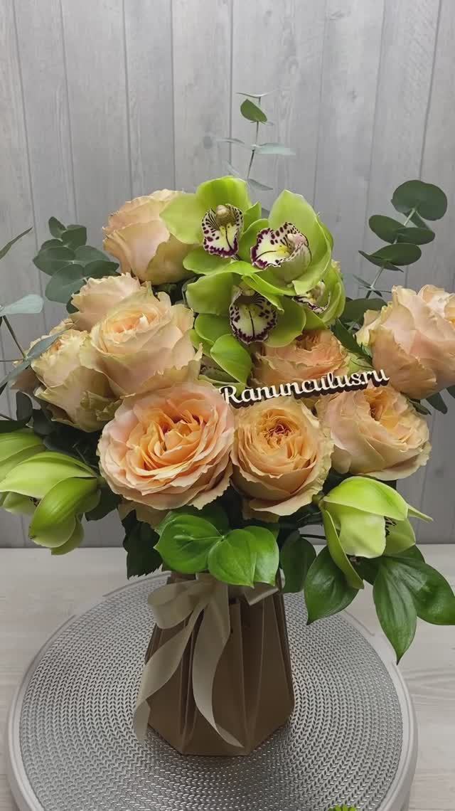 Букет из орхидей и пионовидных роз смотреть онлайн