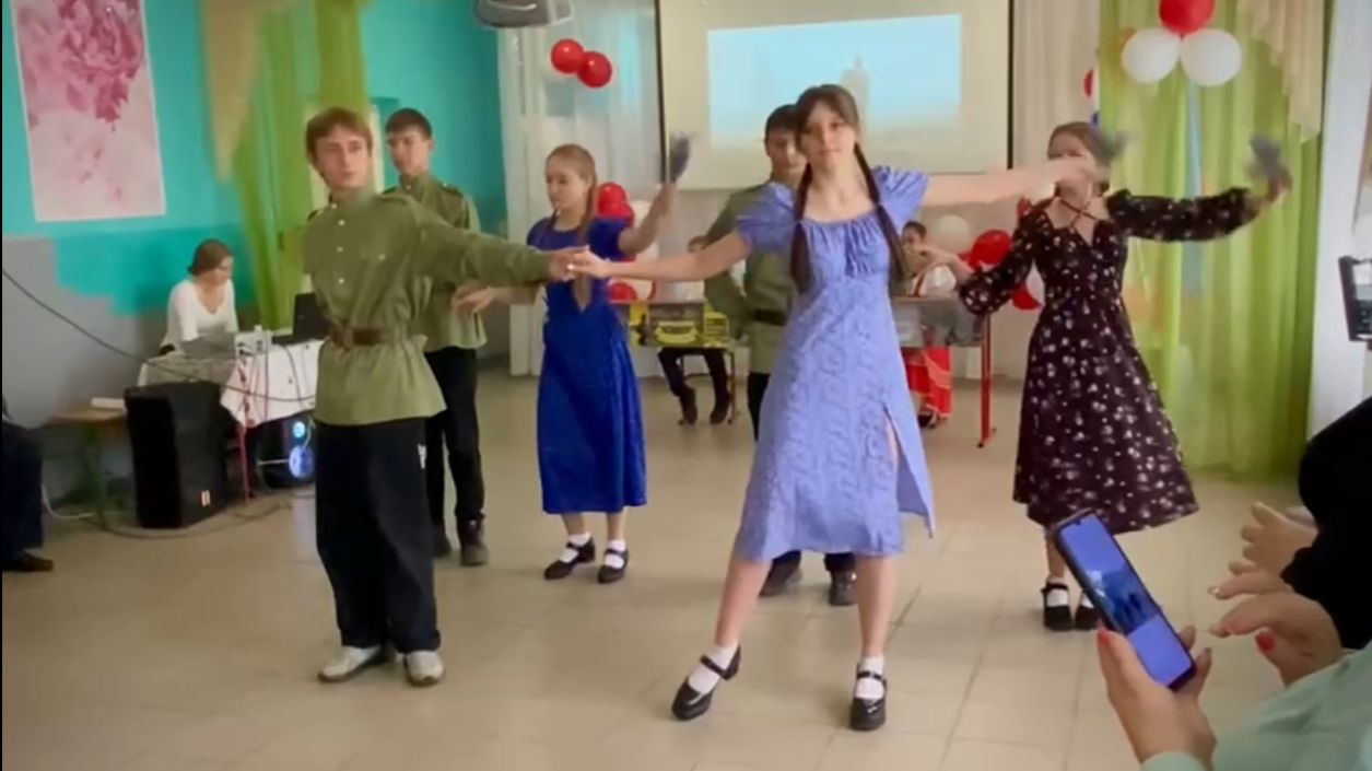 Танец "Тучи в голубом" смотреть онлайн